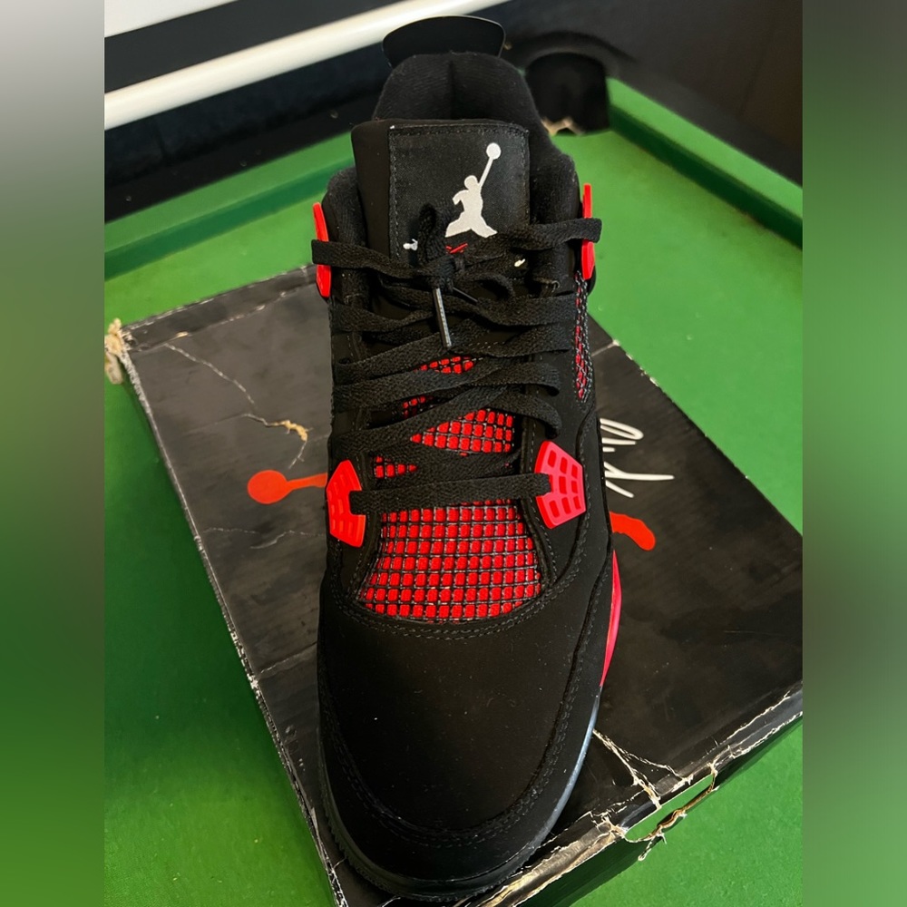 Air Jordan 4 retros “Red thunder “
